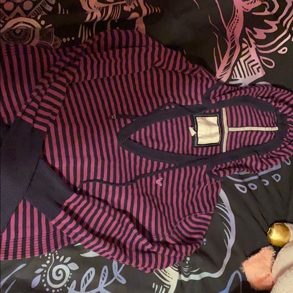 American Eagle Outfitters - Picture 2 of 5